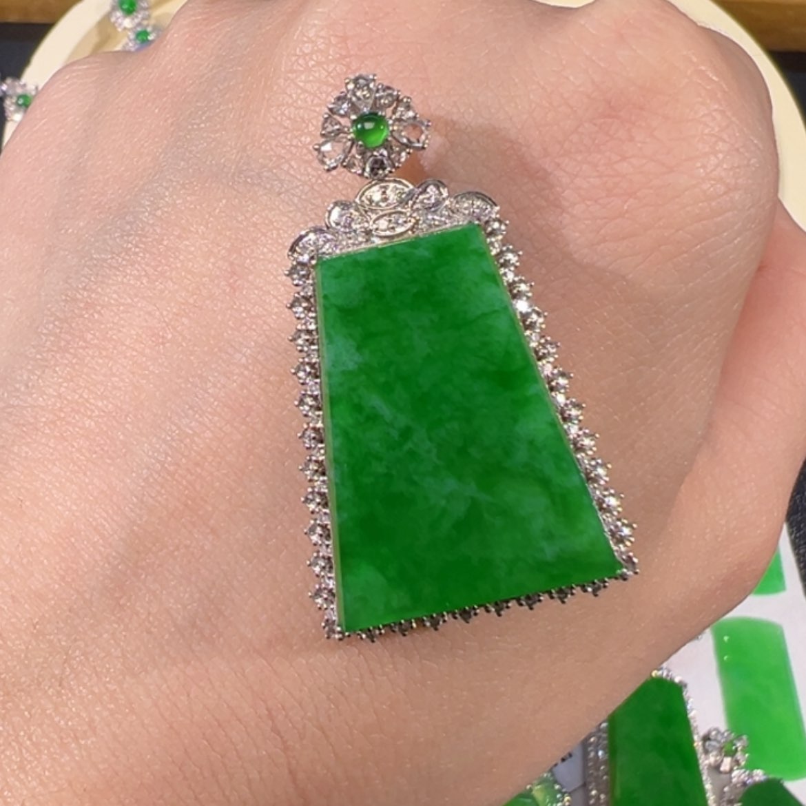 【闪购商品】翡翠吊坠(不含链)18K金镶嵌缅甸翡翠无事牌