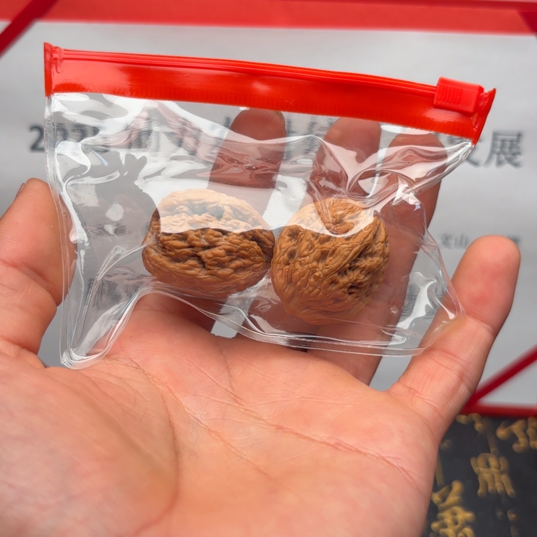 乐***风文玩核桃吊坠虎头