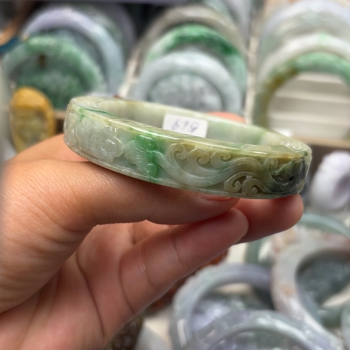 翡翠未镶嵌手镯56.8方镯