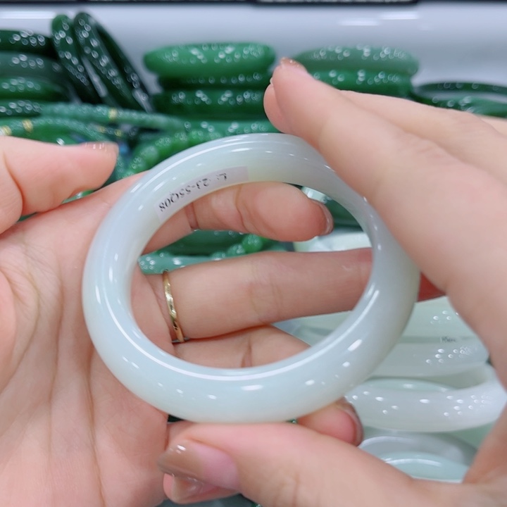 姜***心未镶嵌手镯和田玉55