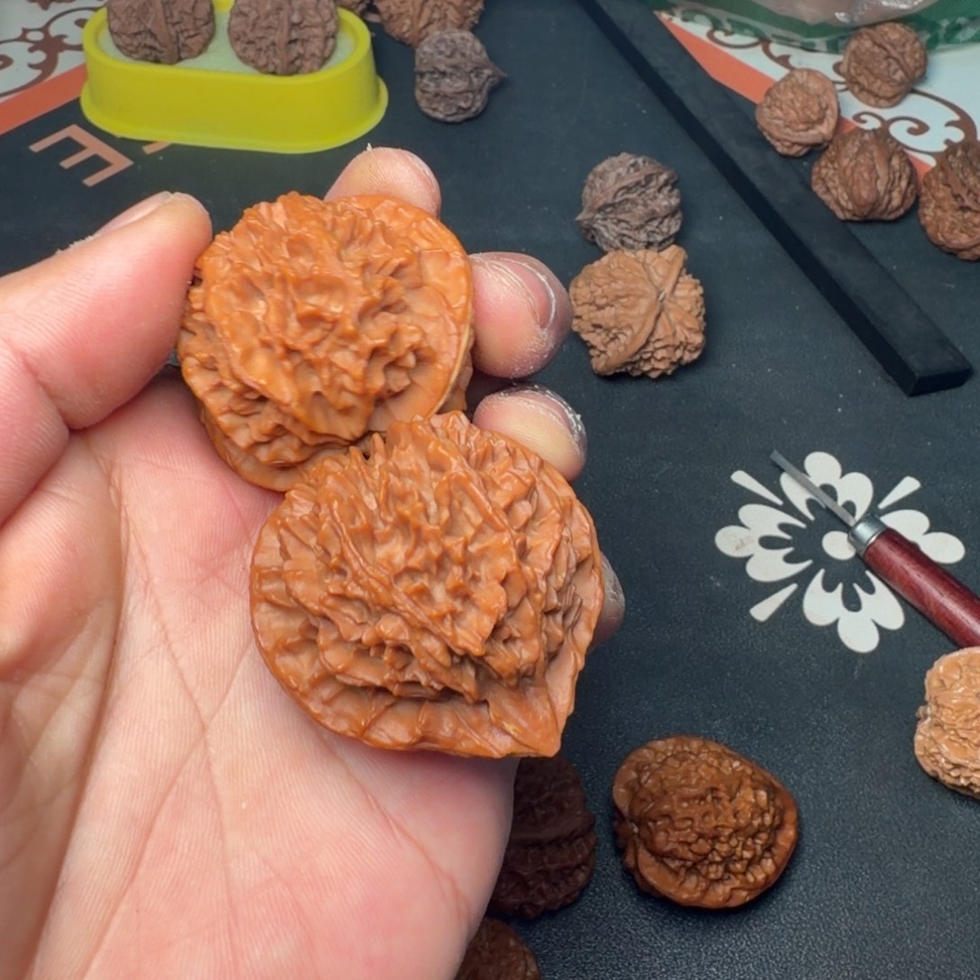 嘿***草文玩核桃吊坠秦岭野生狮子头核桃