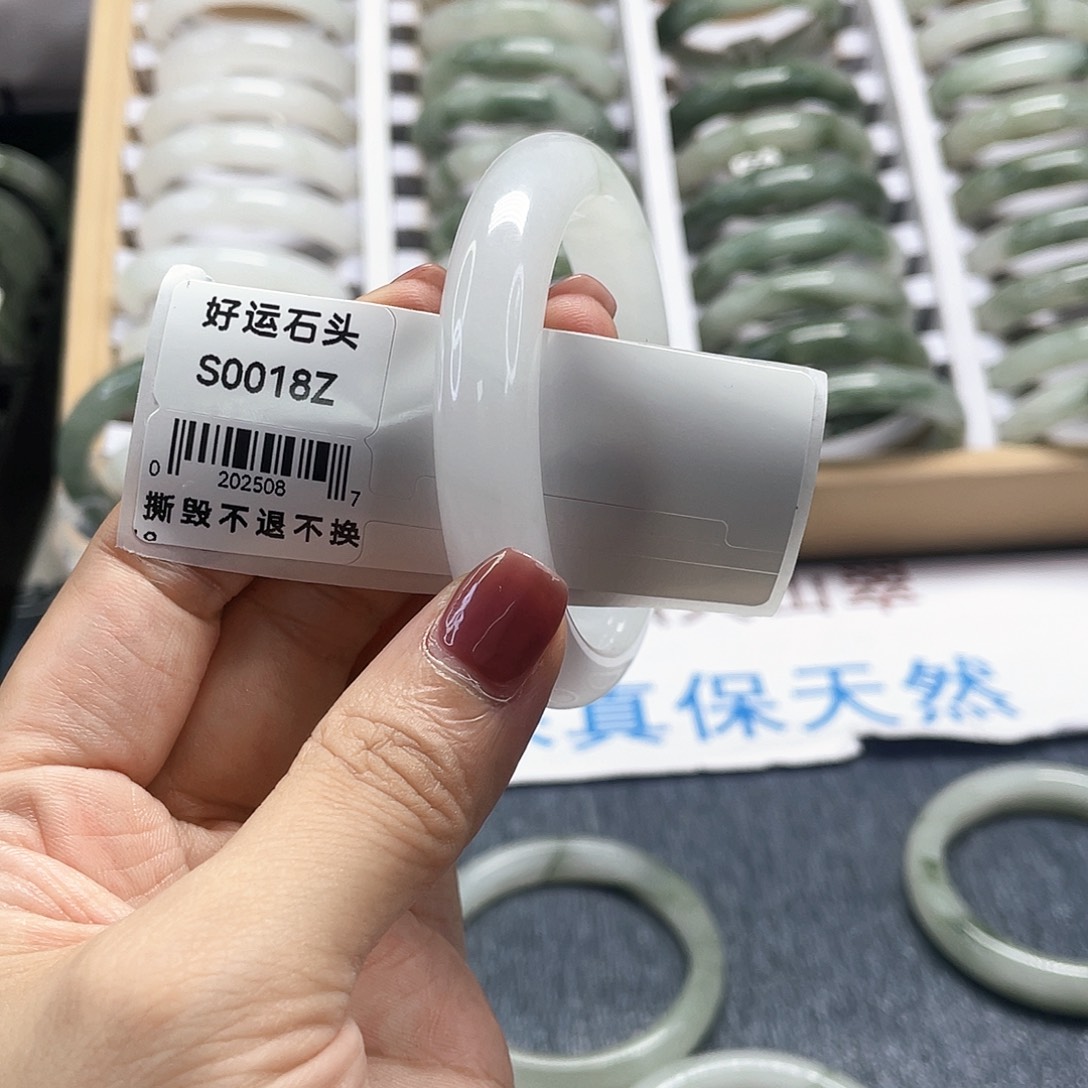 未镶嵌手镯石英质玉