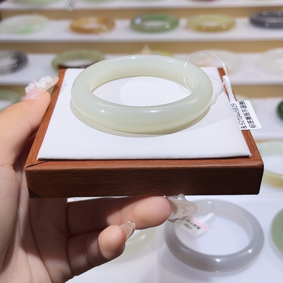 和田玉未镶嵌手镯冰糯白