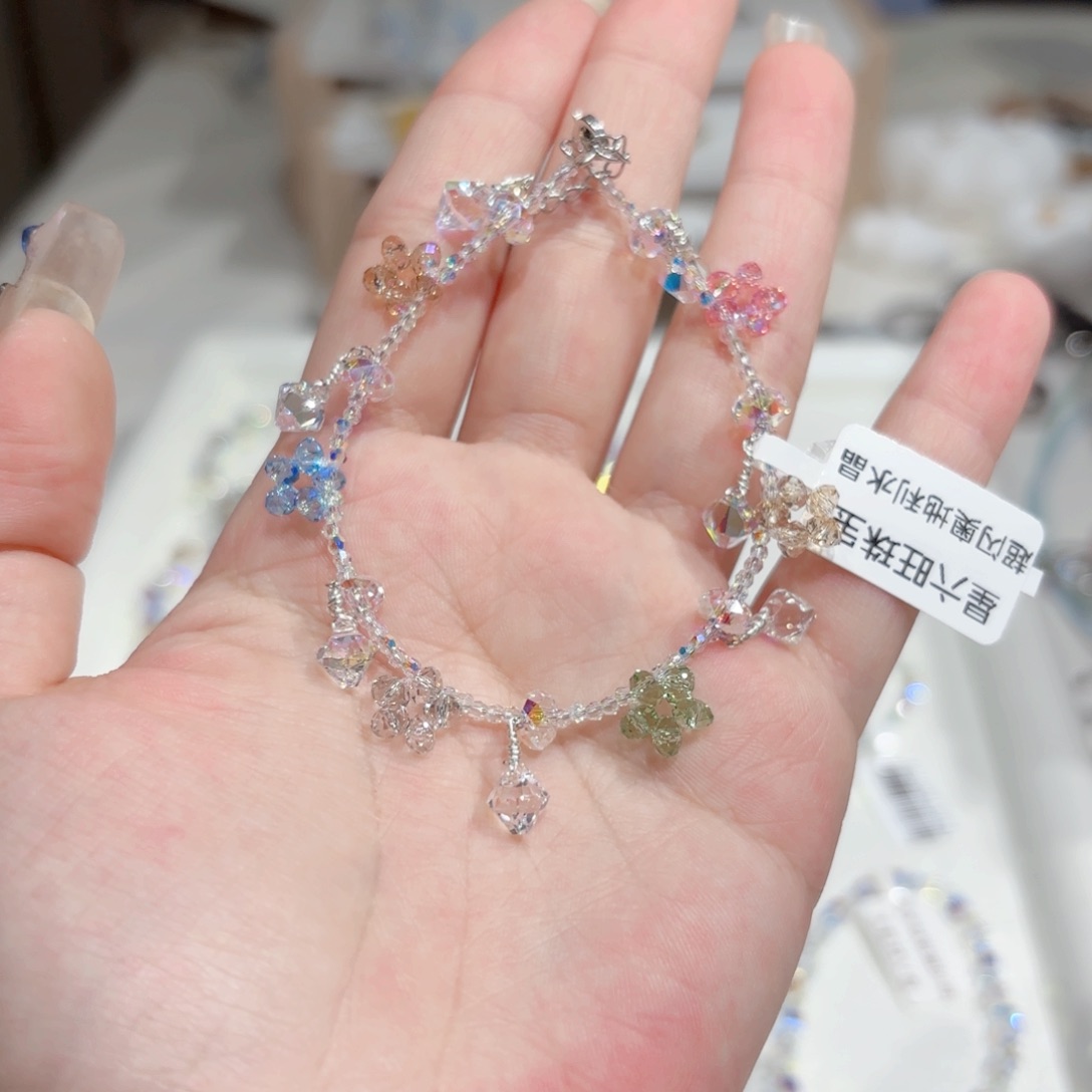 彤***5烤彩足银这家首饰真的很好看呀