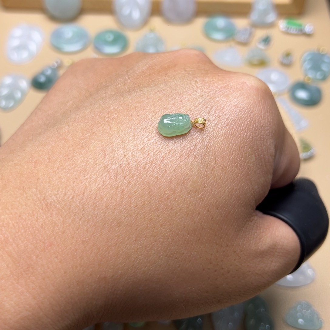 翡翠颈饰18K金镶嵌貔貅