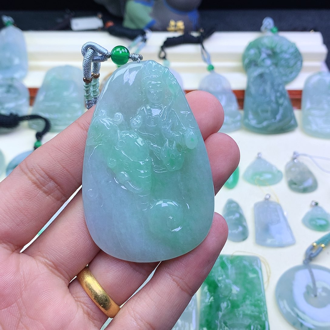 翡翠颈饰未镶嵌吊坠