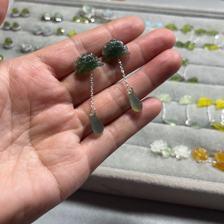 蛇纹石玉合金耳饰