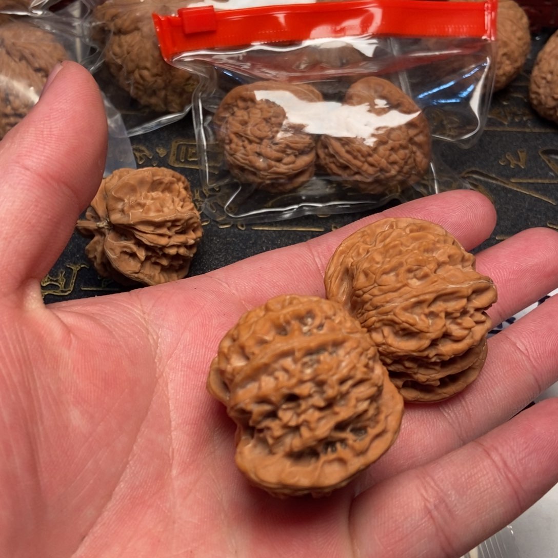 文玩核桃把件站****鱼苹果园