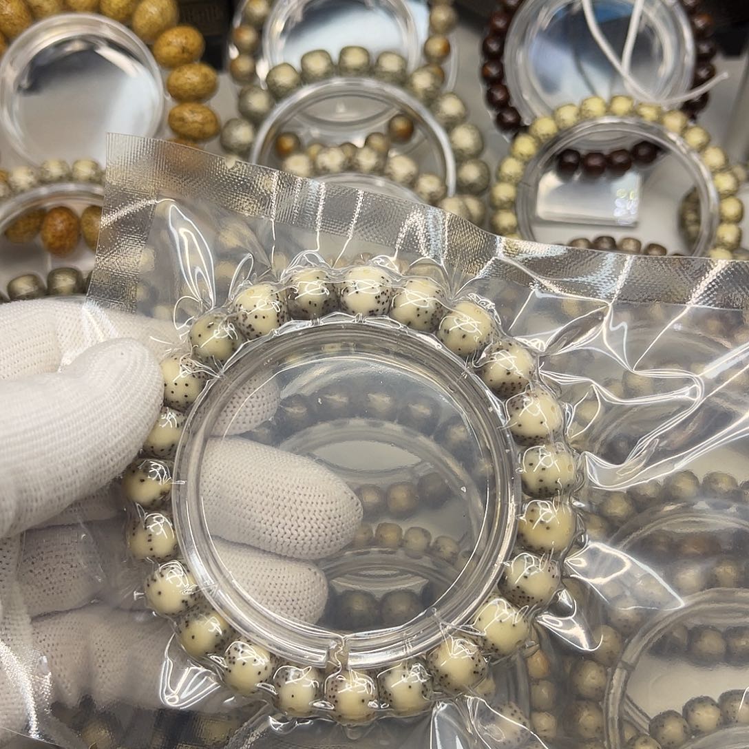 ****.星月菩提手串海南星月菩提石玉料10.5×9.5通体小细星