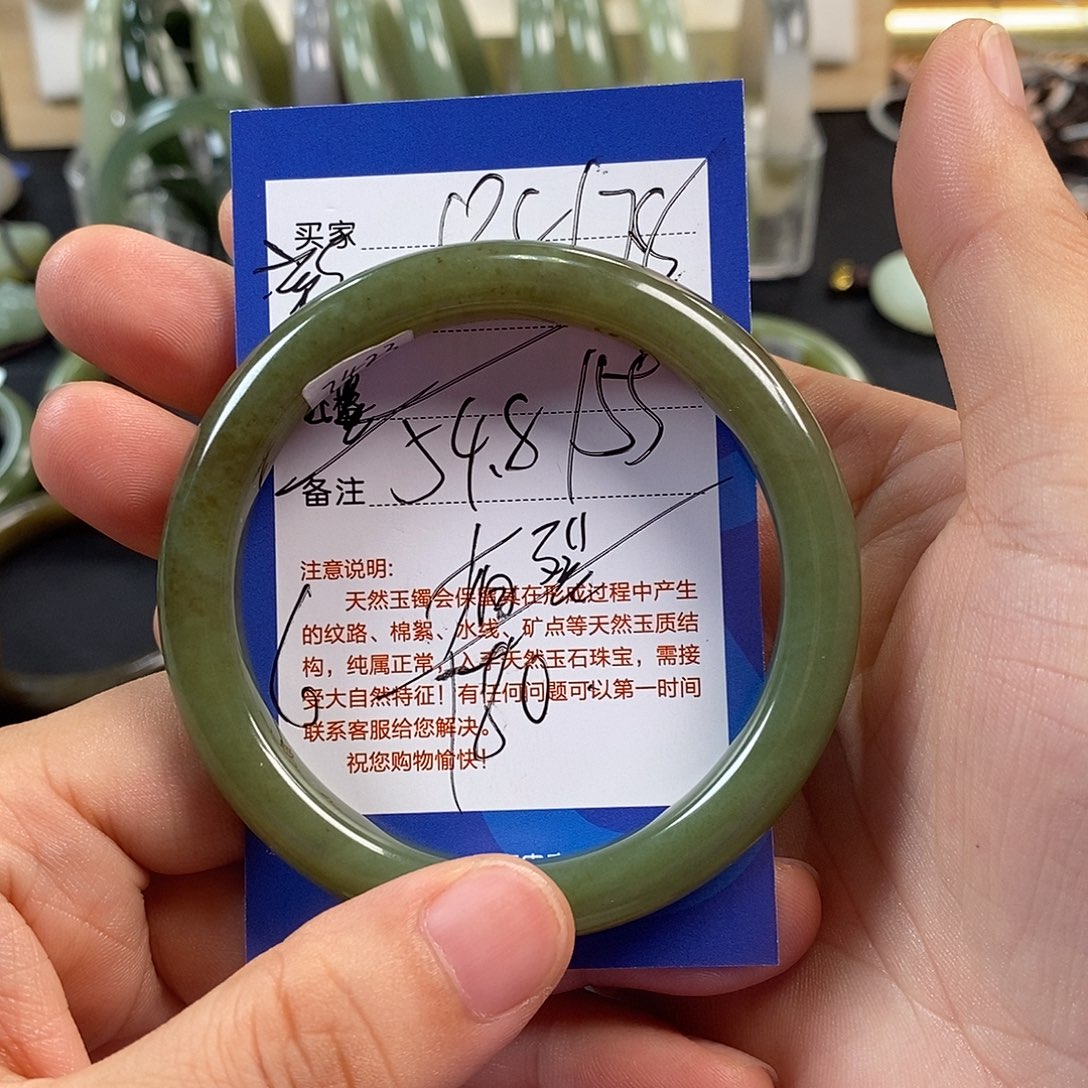 1***人和田玉未镶嵌手镯