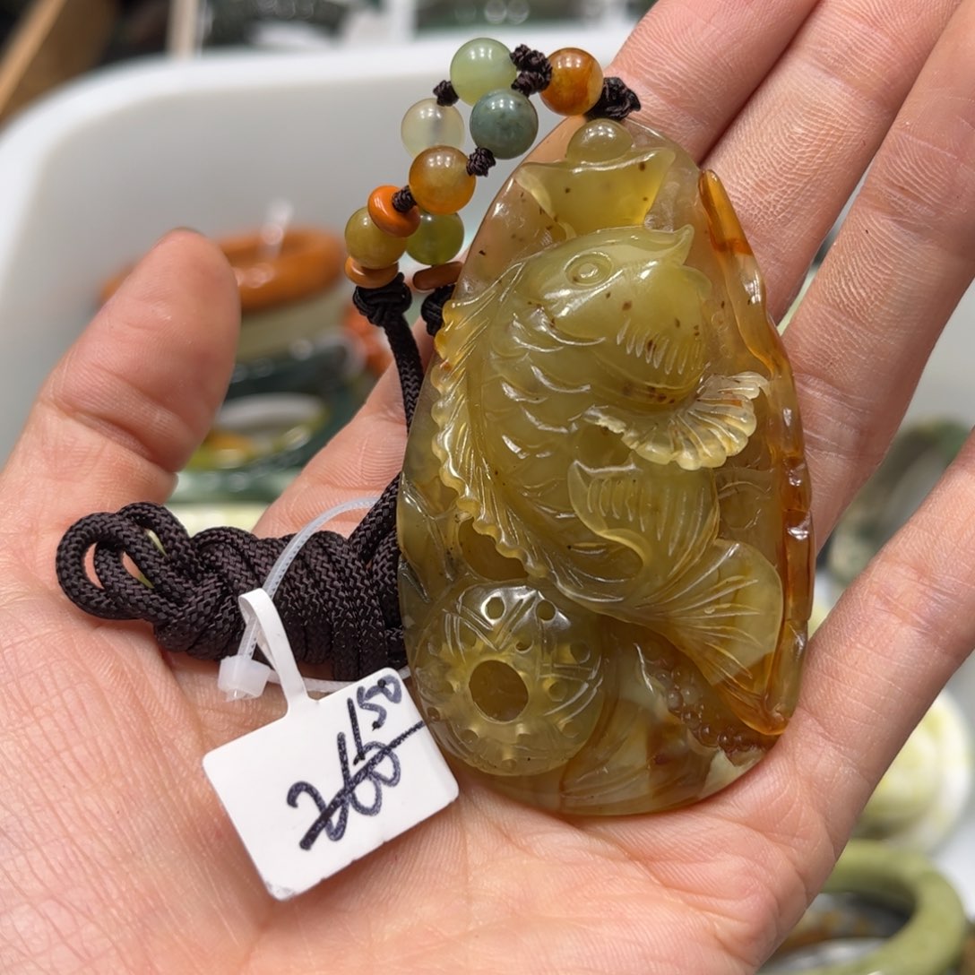 蛇纹石玉颈饰未镶嵌