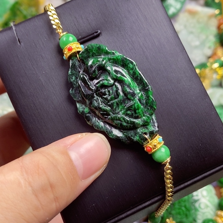 翡翠未镶嵌吊坠(赠链)