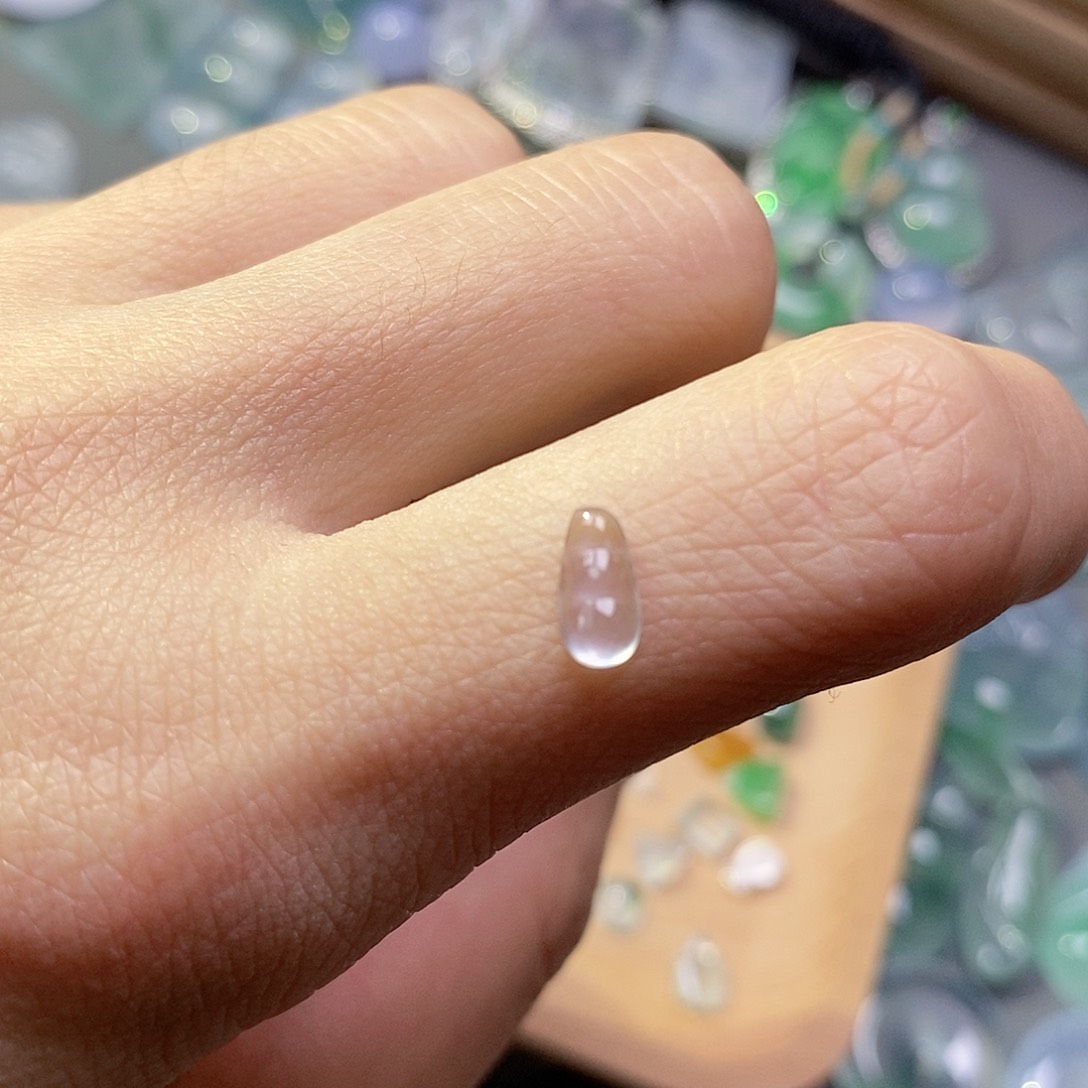 翡翠颈饰未镶嵌饼**?翡翠