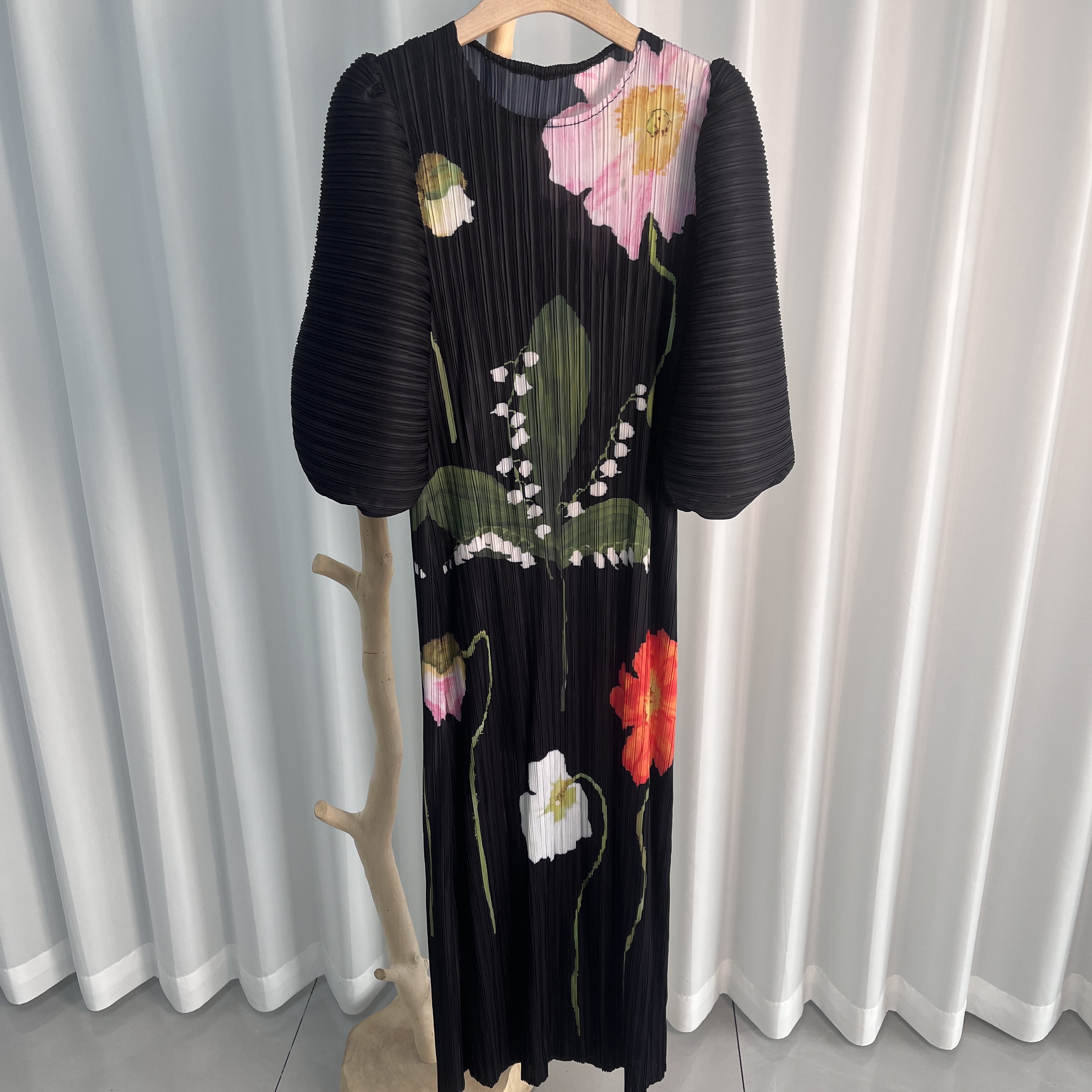 褶皱泡泡袖显瘦修饰腰型通勤日常经典款连衣裙