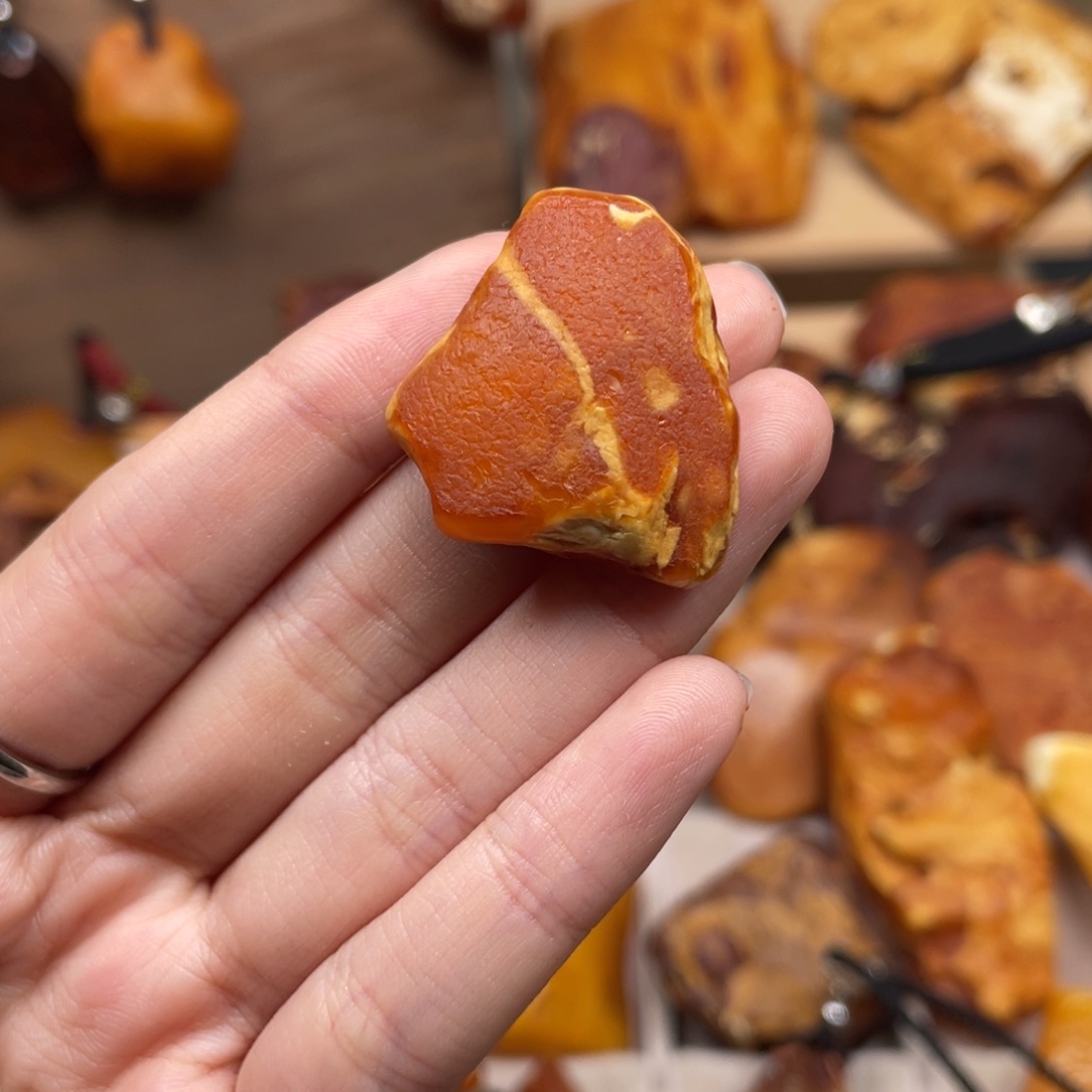 琥珀未镶嵌珠宝奇石