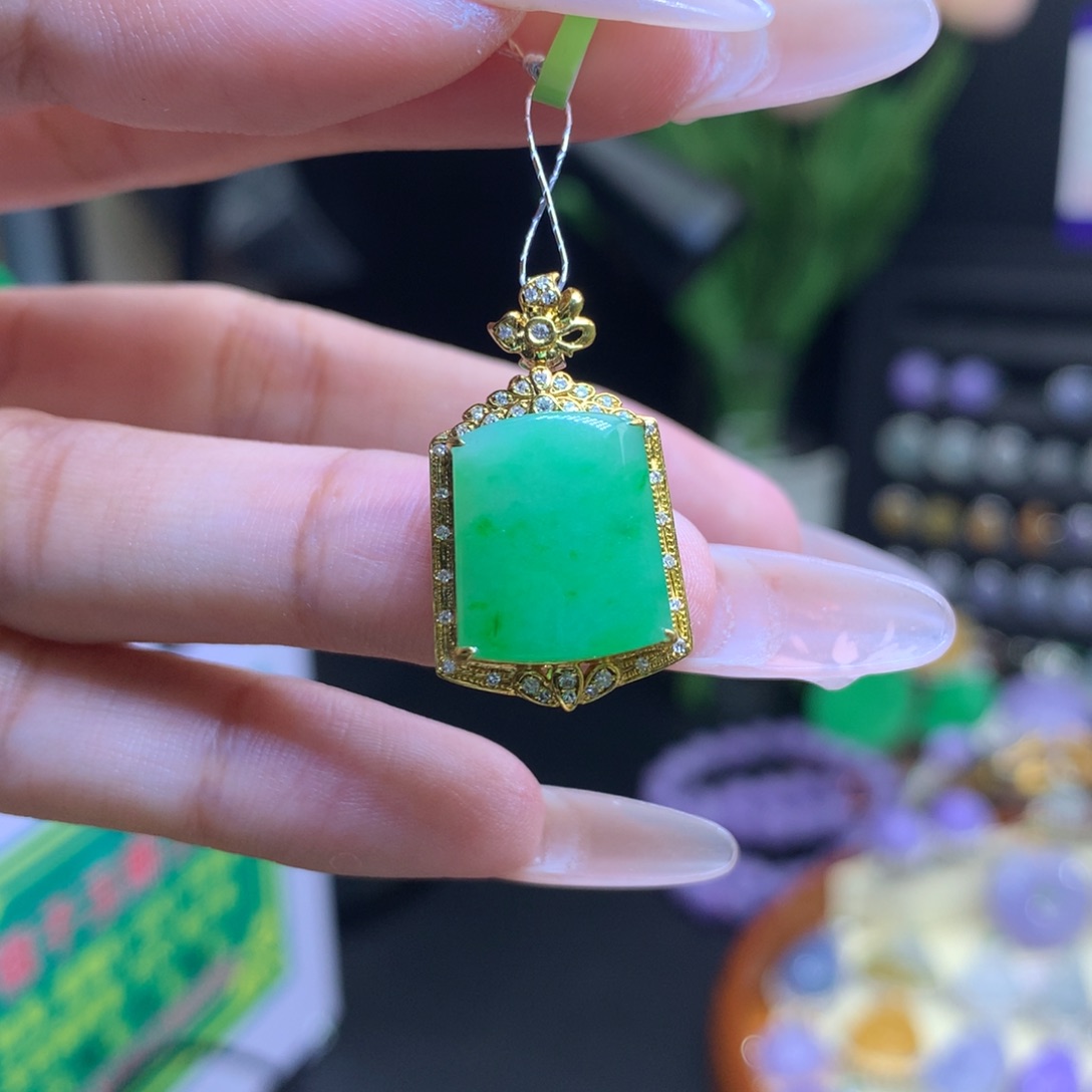 翡翠18K金镶嵌颈饰天然