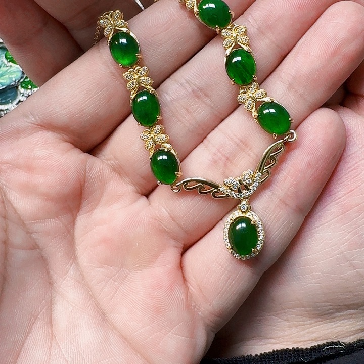 翡翠颈饰未镶嵌天然A货翡翠放漏