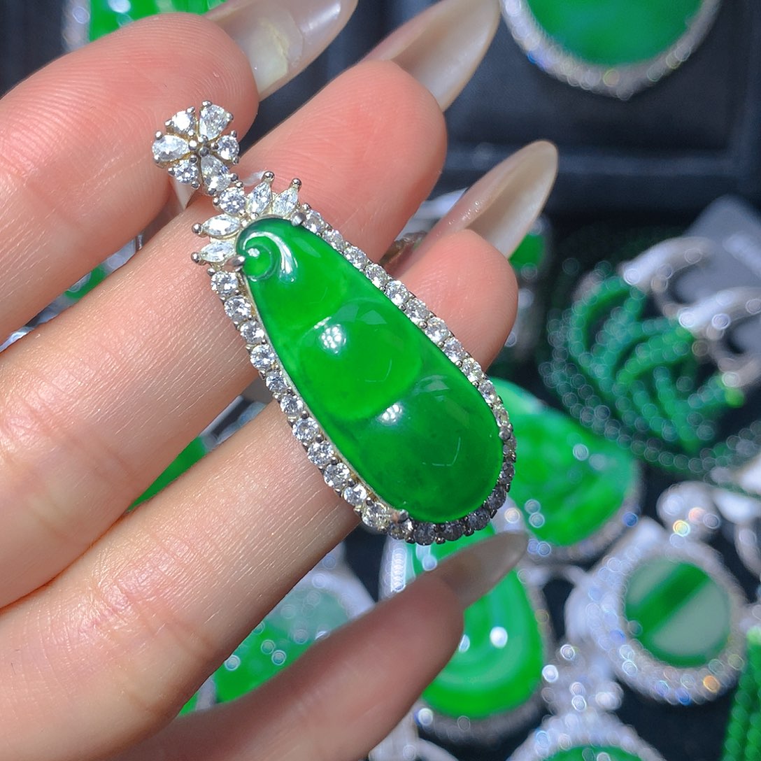 翡翠颈饰银S925镶嵌翡翠