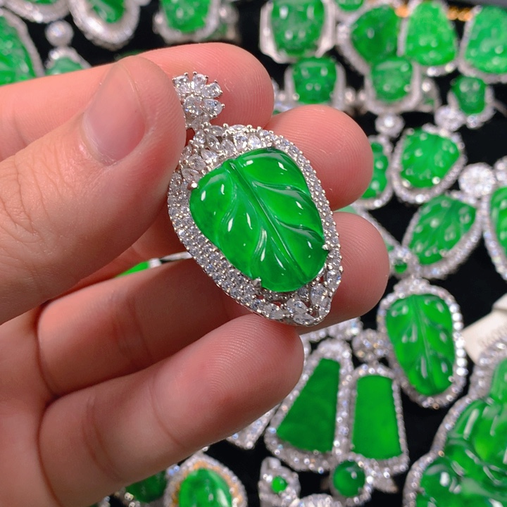 翡翠颈饰银S925镶嵌叶子