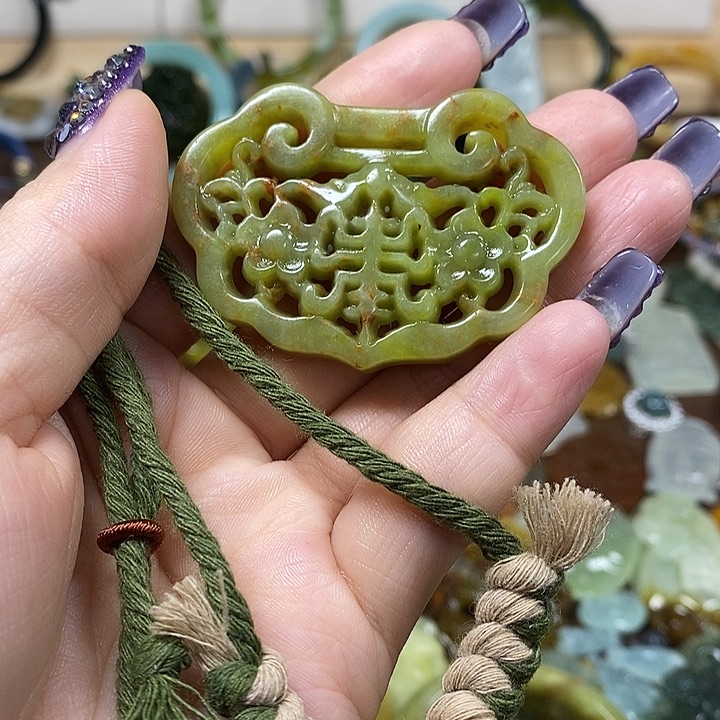 蛇纹石玉吊坠未镶嵌
