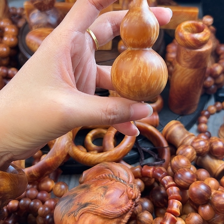 宫***生松木（琥珀木）无事牌