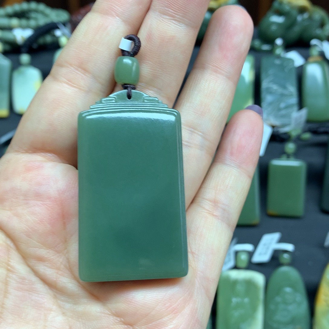 岫岩老玉（透闪石质玉）颈饰未镶嵌