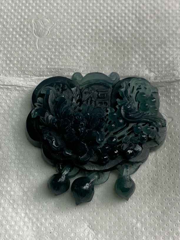 玉如军意翡翠珠宝