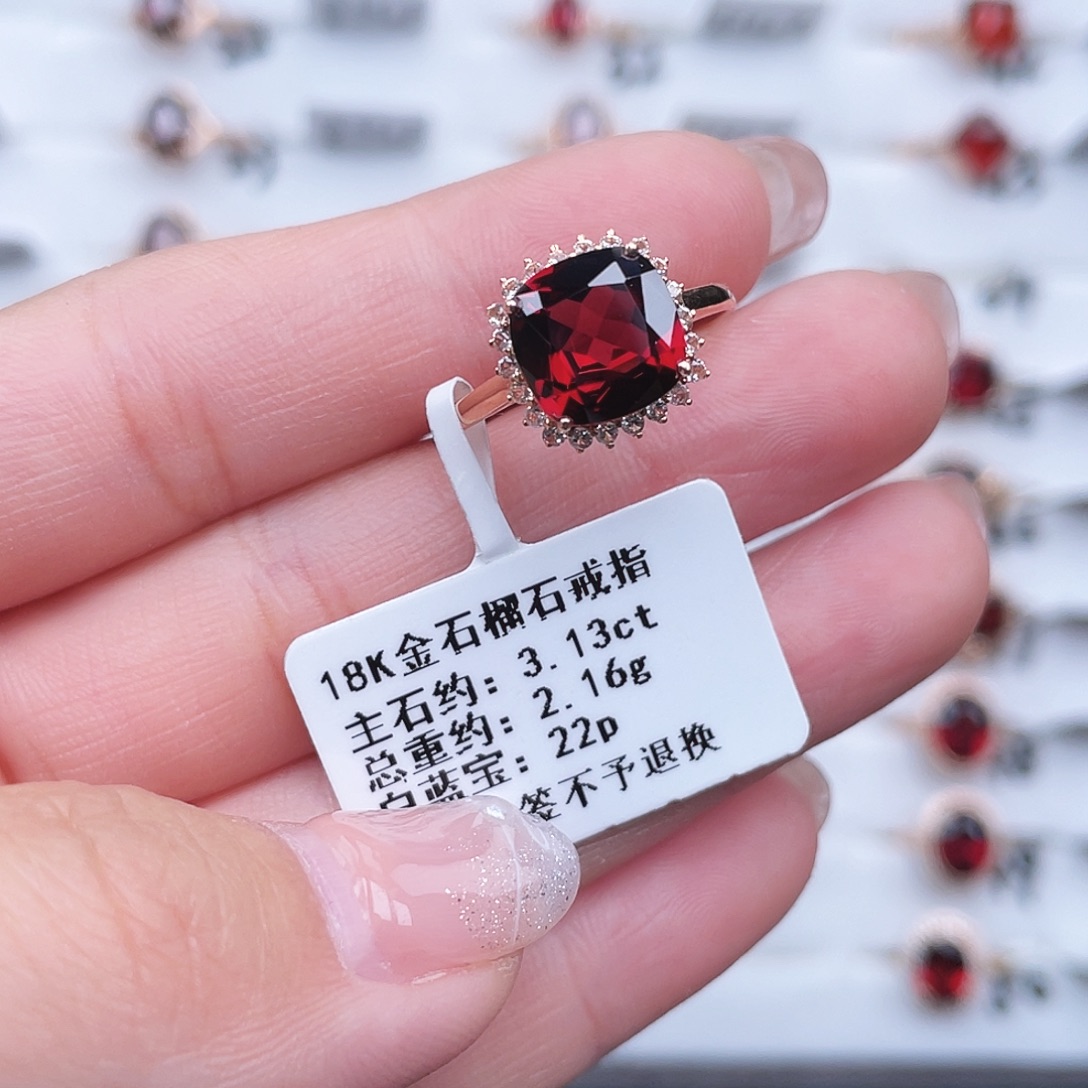 18K金镶嵌石榴石戒指