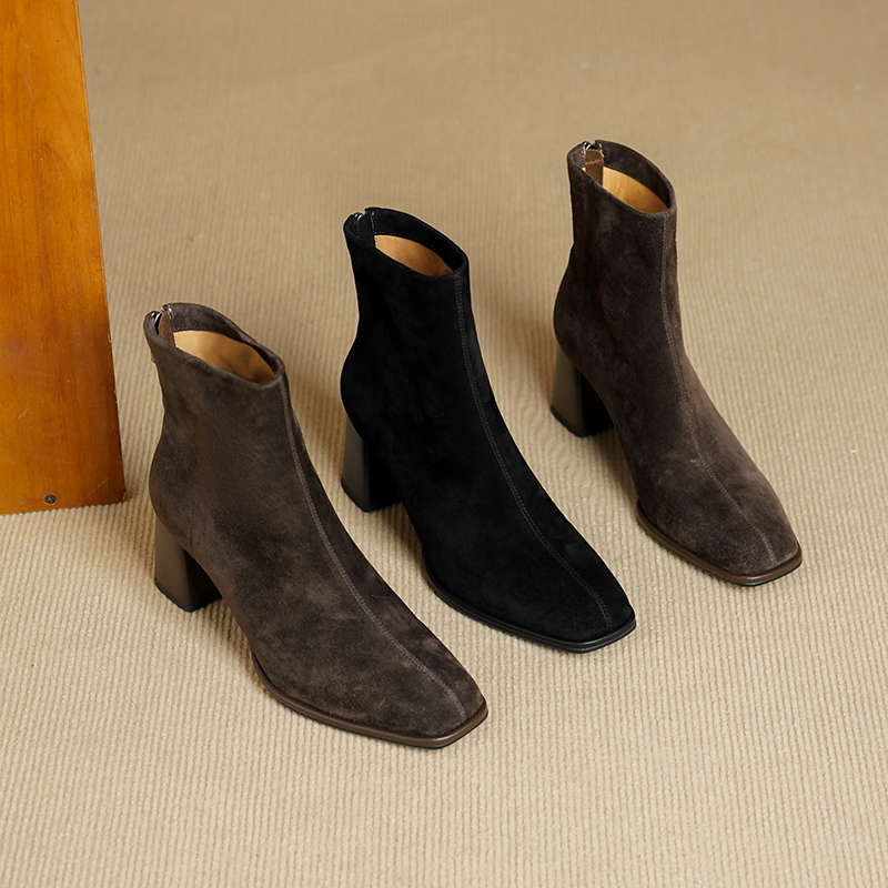 时装靴女秋冬真皮皮靴尖头百搭英伦风方头复古秋冬瘦瘦靴女弹力