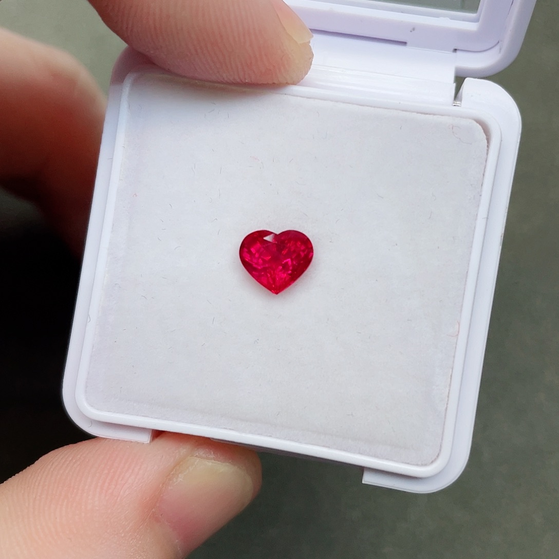 红宝石裸石未镶嵌1.52克拉吉尔德缅甸鸽血红