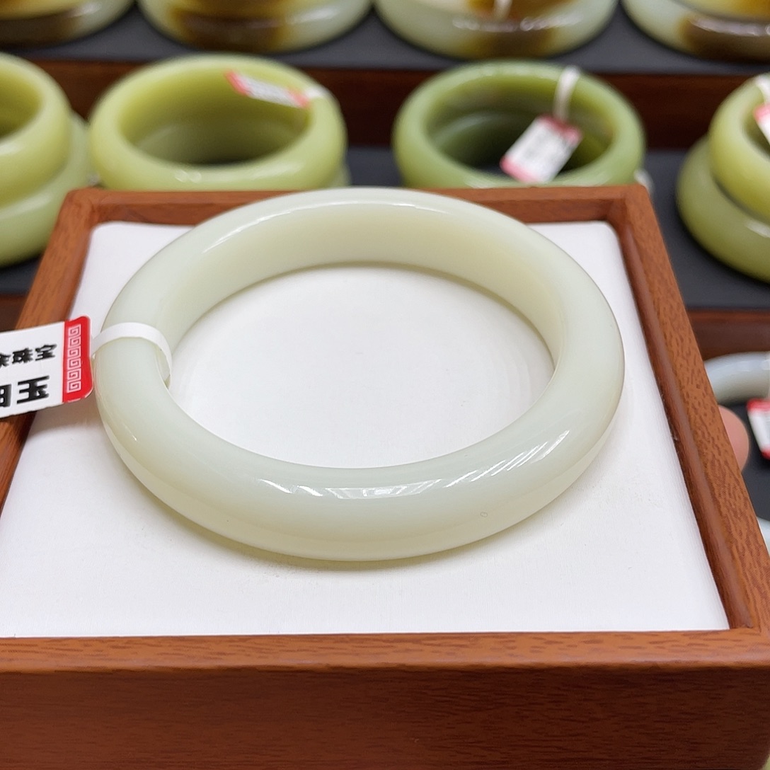 未镶嵌手镯和田玉黄*满