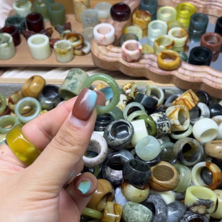 点***点蛇纹石玉未镶嵌戒圈