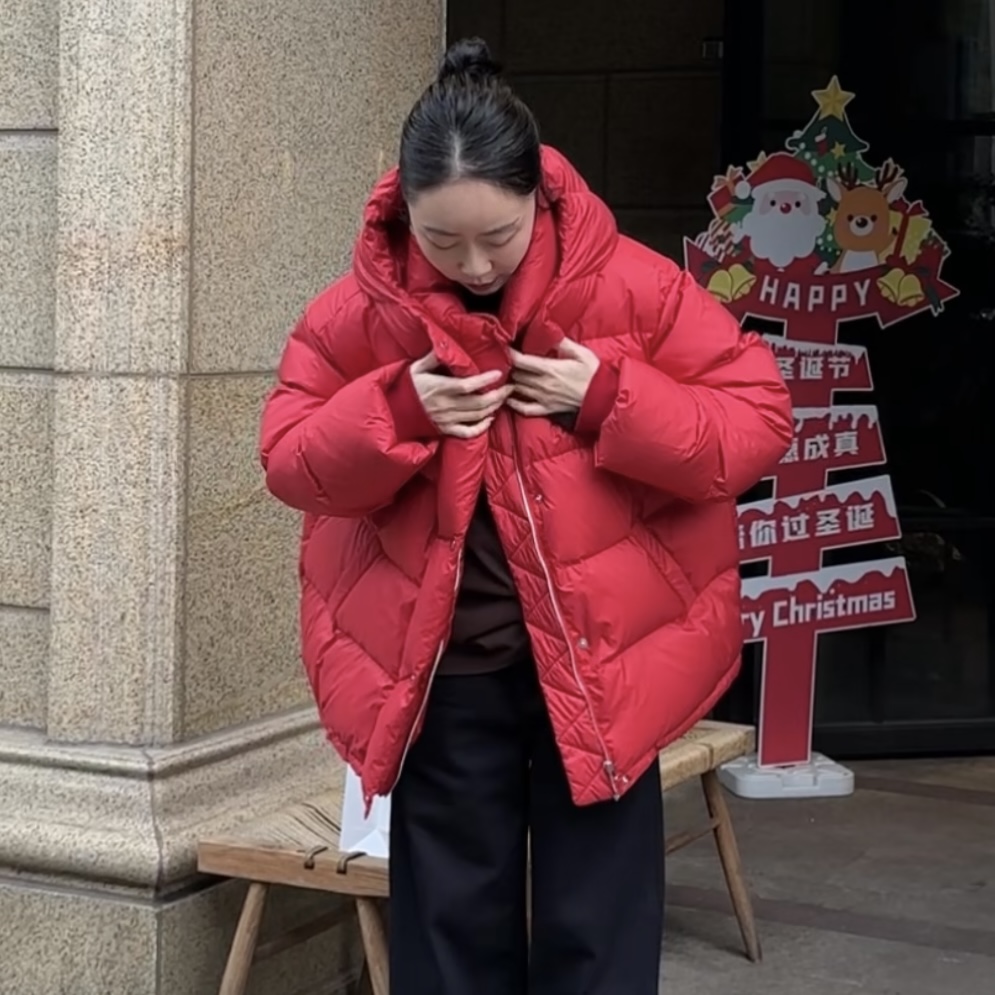 Action Studios【中国红】可脱卸连帽短款面包羽绒服WW7397