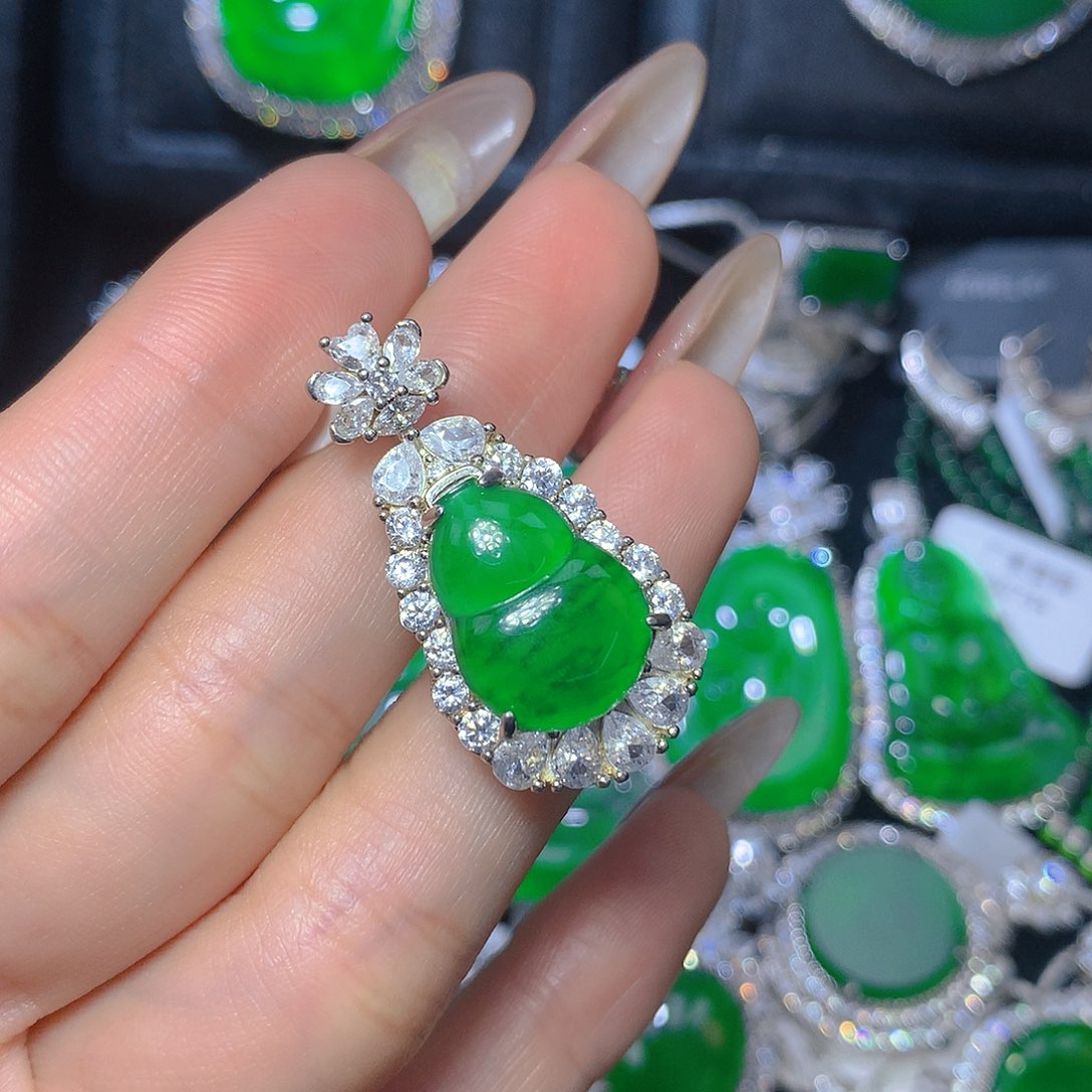 翡翠颈饰银S925镶嵌翡翠