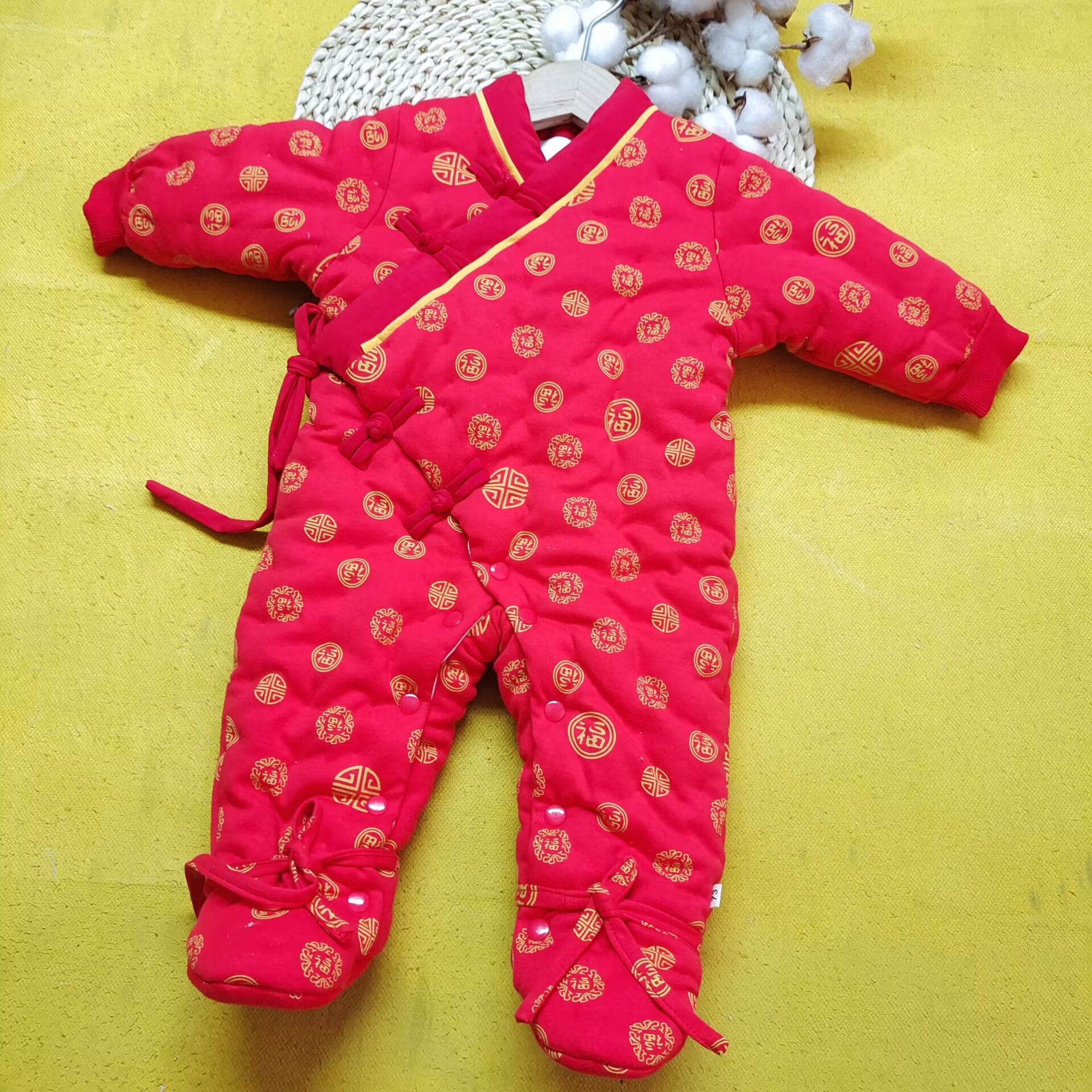 大红百福宝宝复古盘扣偏襟加厚手工棉花连体衣爬爬服新生儿哈衣