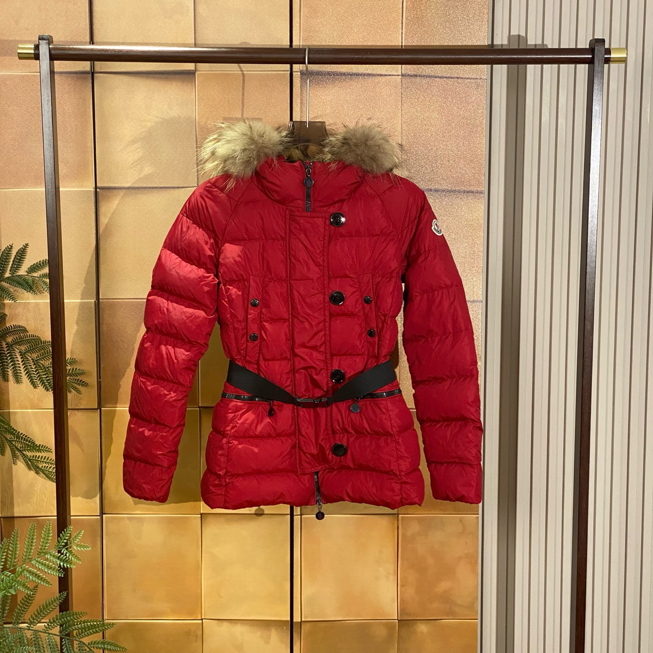 99新 MONCLER 枣红色刺绣徽标logo羽绒服/0码/25575