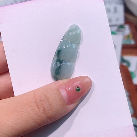 颈饰未镶嵌翡翠豆子