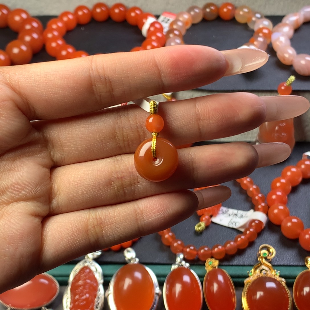 南红玛瑙未镶嵌吊坠(赠链)