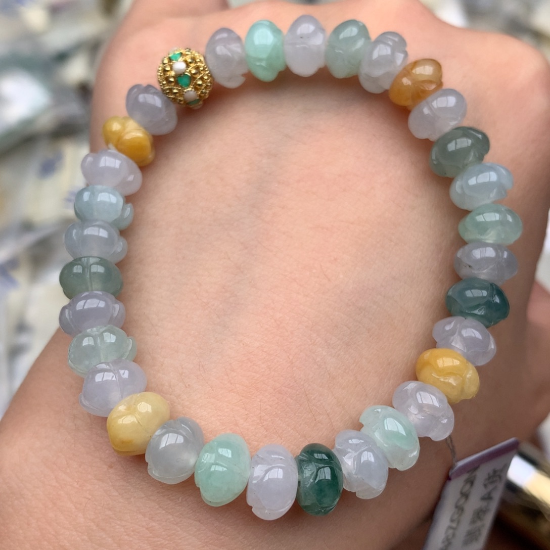 翡翠未镶嵌挂件…..