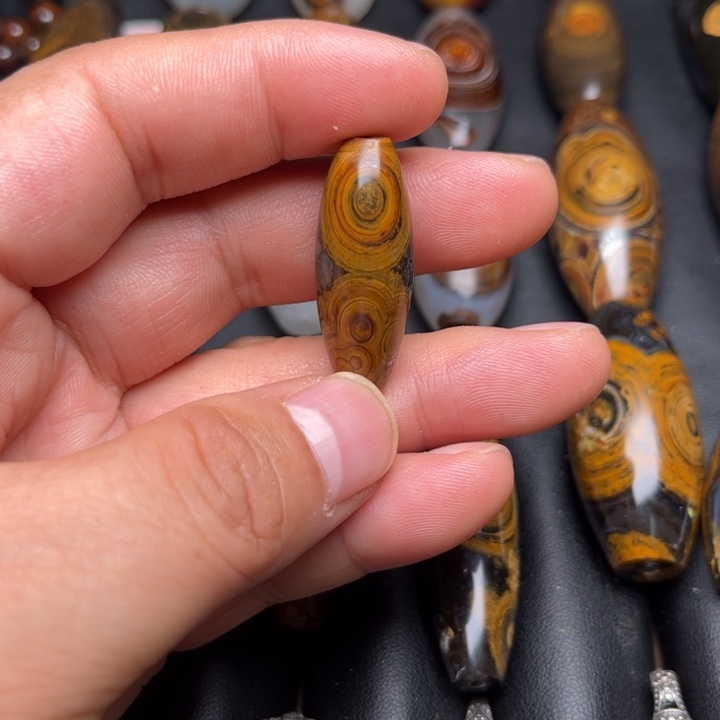 石英质玉珠宝半成品未镶嵌笑**生