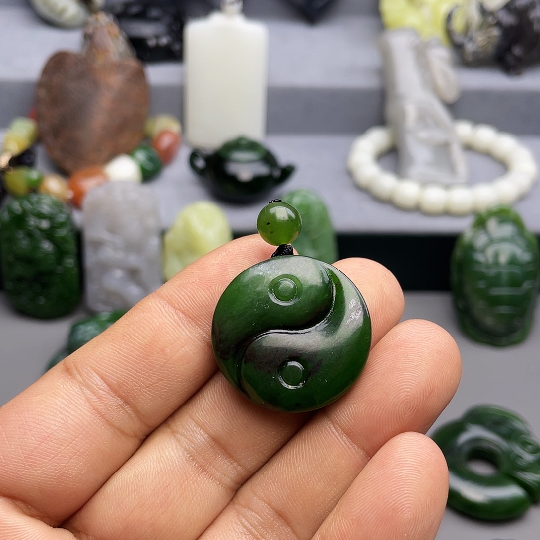 h***a和田玉未镶嵌颈饰