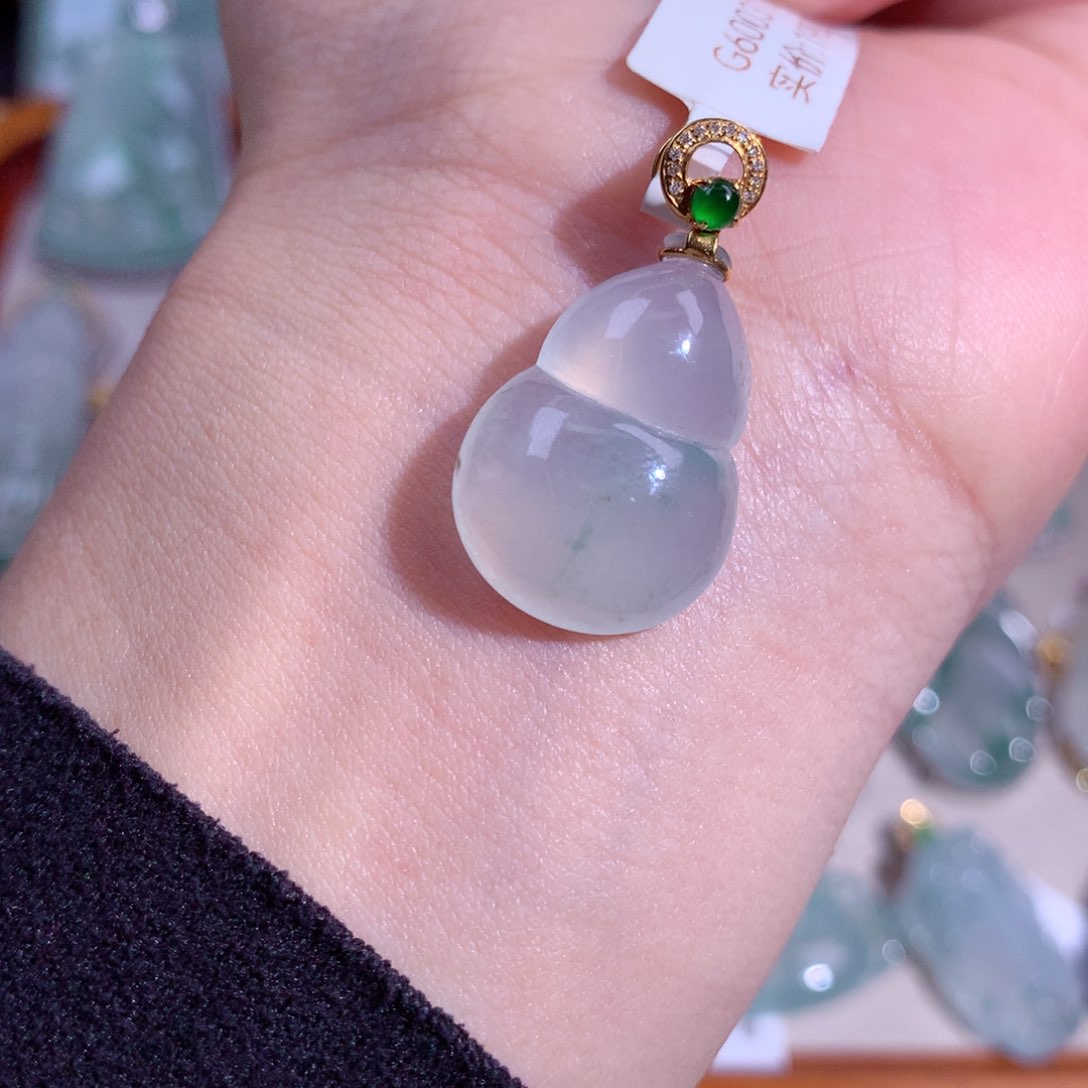 翡翠吊坠(不含链)18K金镶嵌飘花葫芦