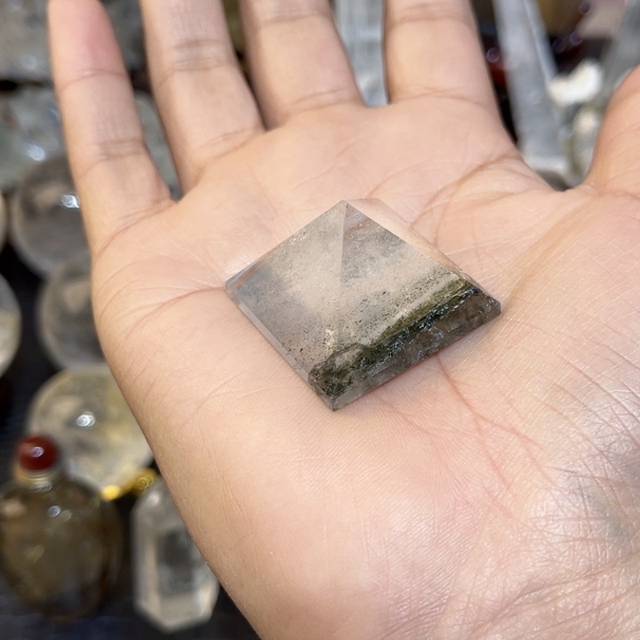 水晶吊坠未镶嵌金字塔
