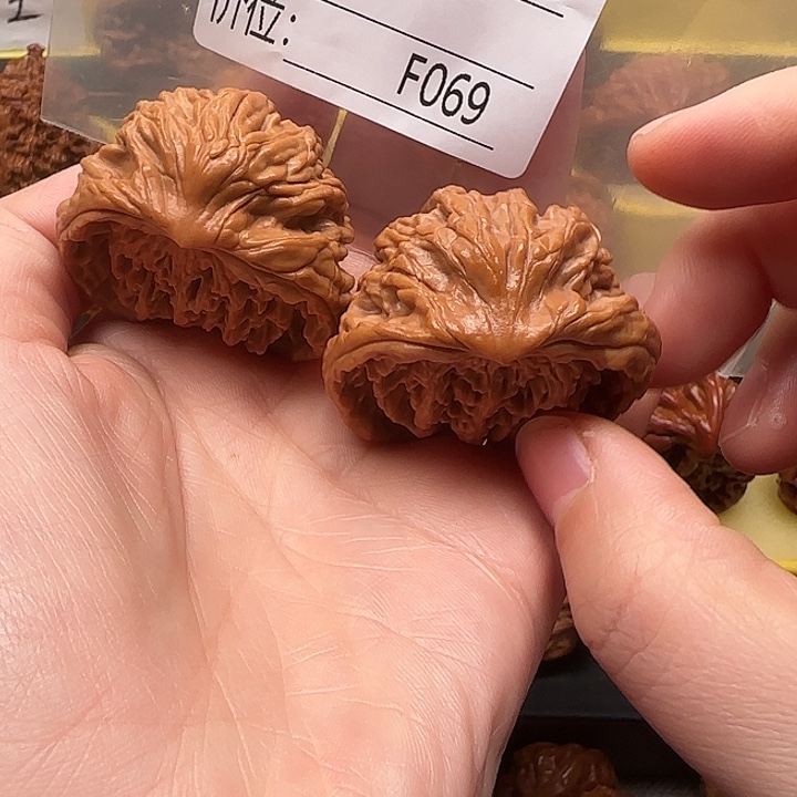 用***9文玩核桃吊坠虎头聚宝盆42