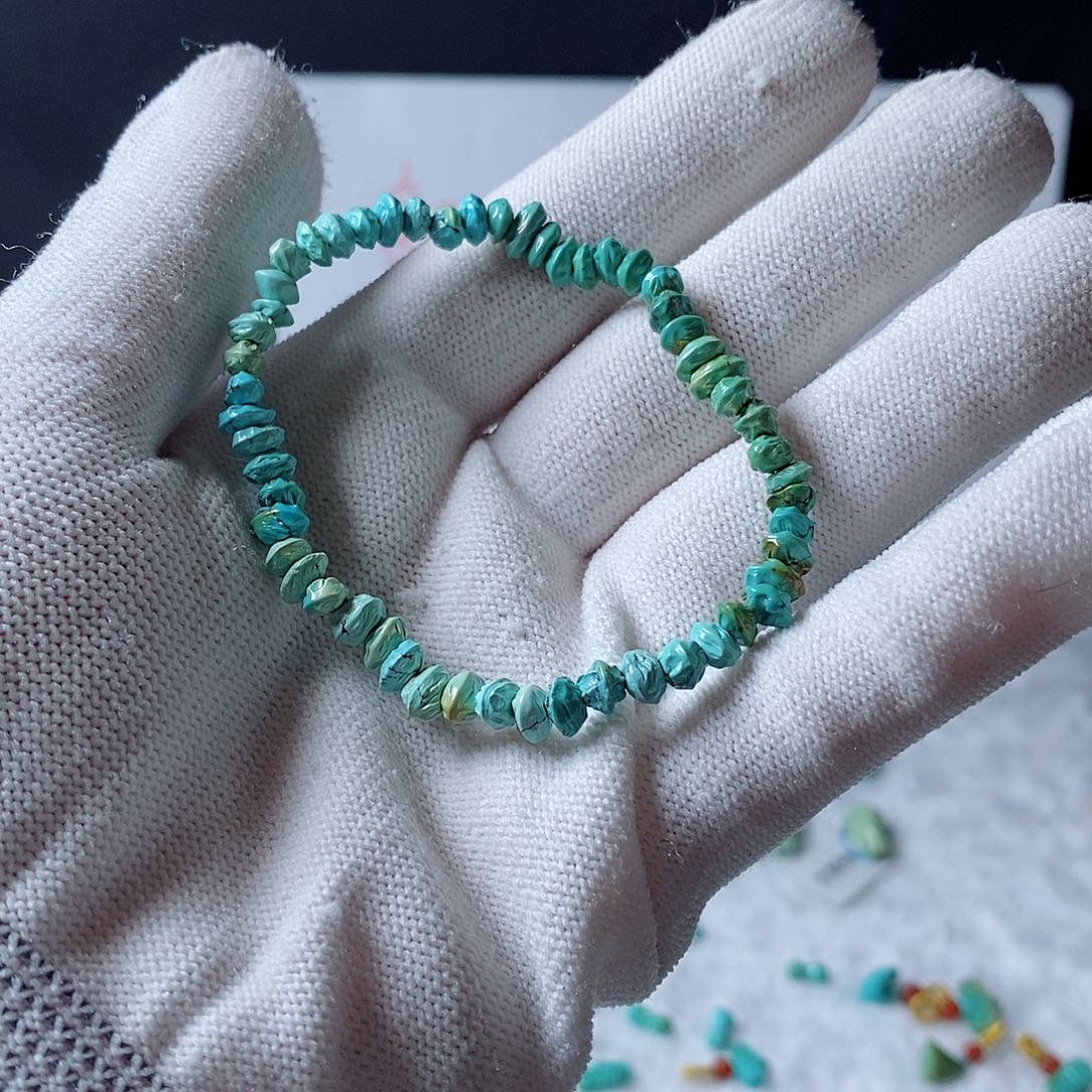 绿松石颈饰未镶嵌