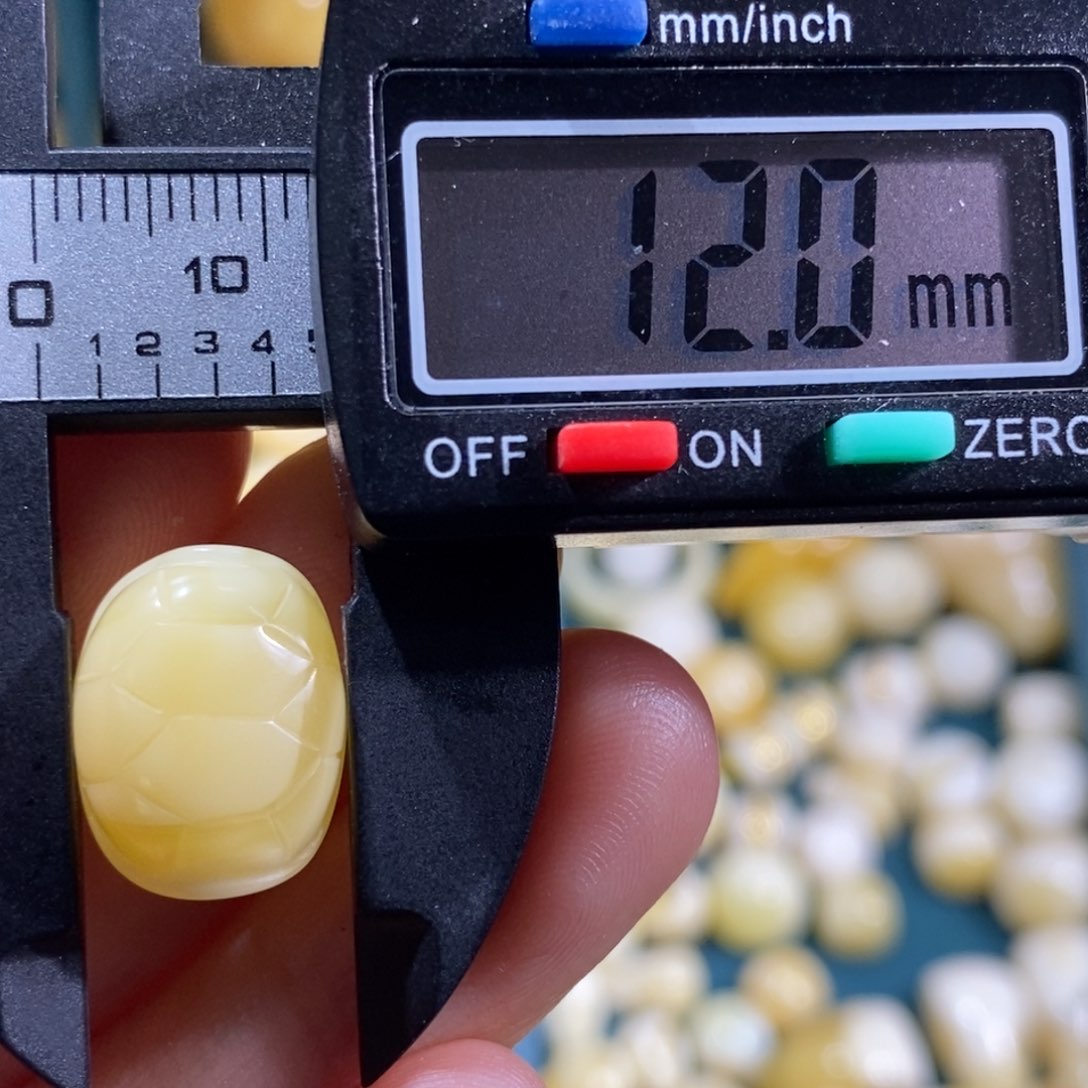 蜜蜡裸石未镶嵌配饰