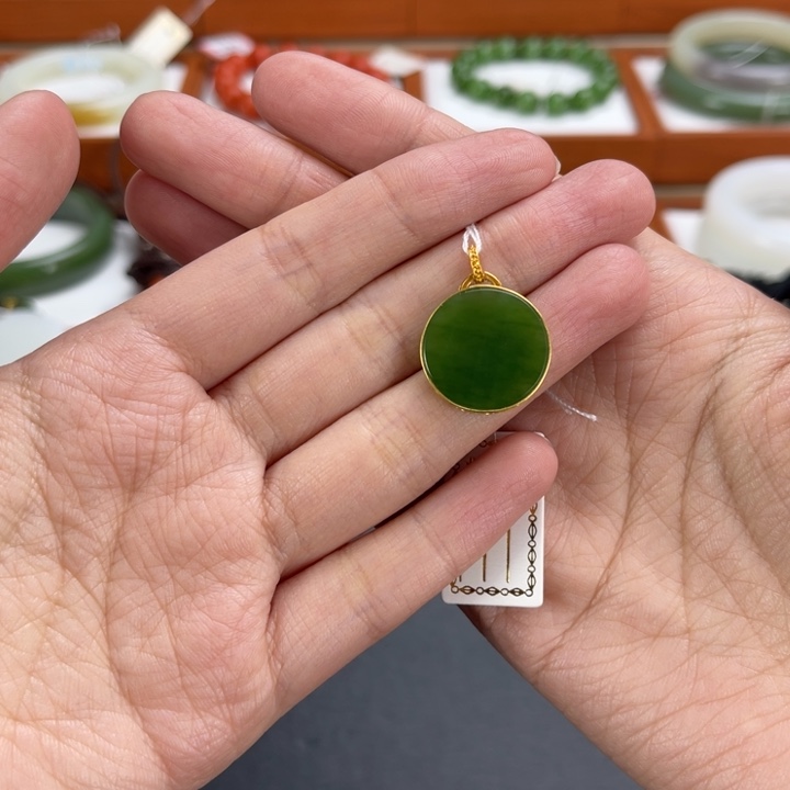 和田玉18K金镶嵌颈饰浅***晴