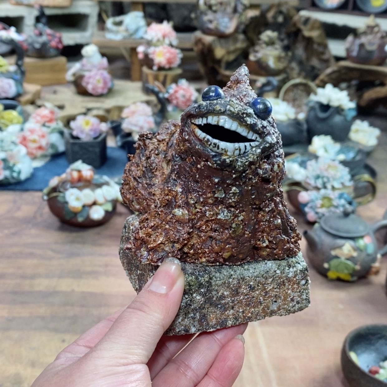 【闪购商品】香炉冒烟的香炉和香炉等建筑装饰