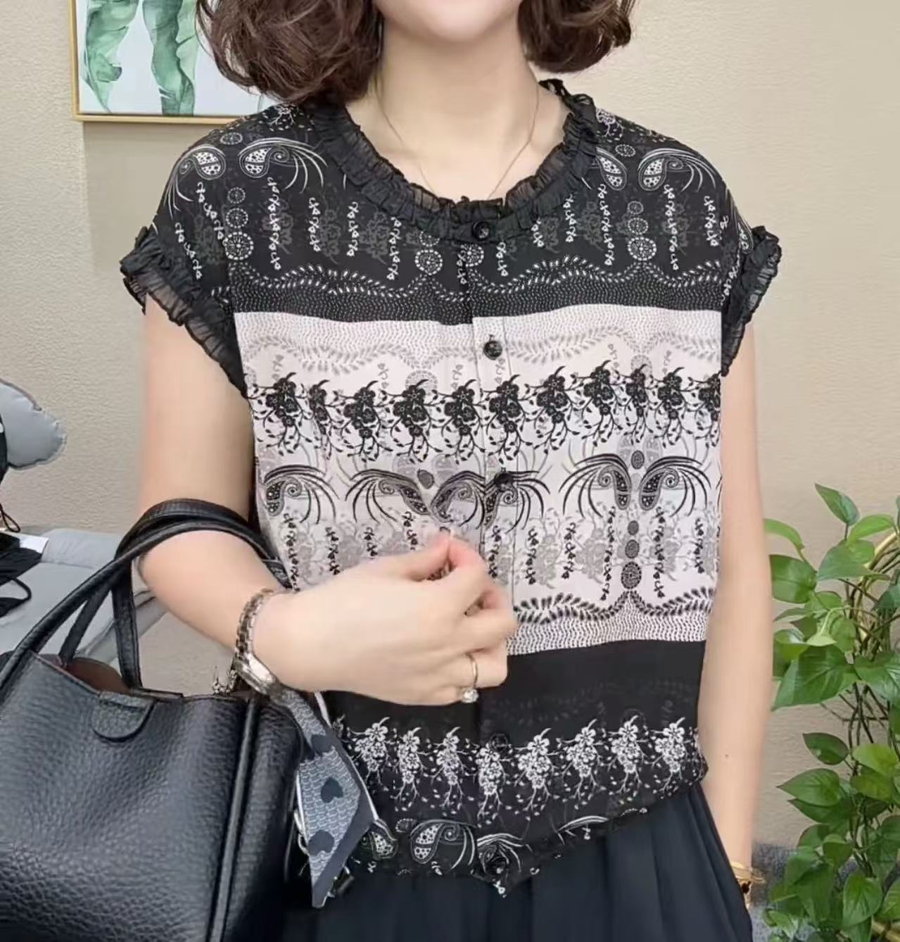 夏季新款法式设计感时尚无袖T恤女休闲百搭小衫修身显瘦减龄上衣