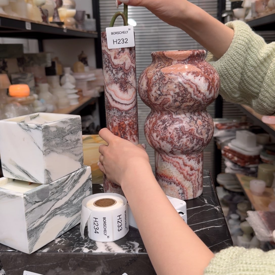 H232。                      花瓶。